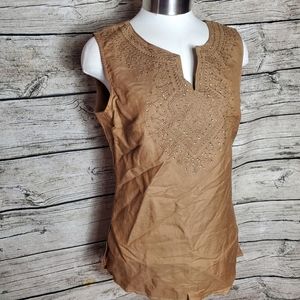 Jennifer Eden Top Size 6.Pit to pit approx: 18 inches Right shoulder to botto